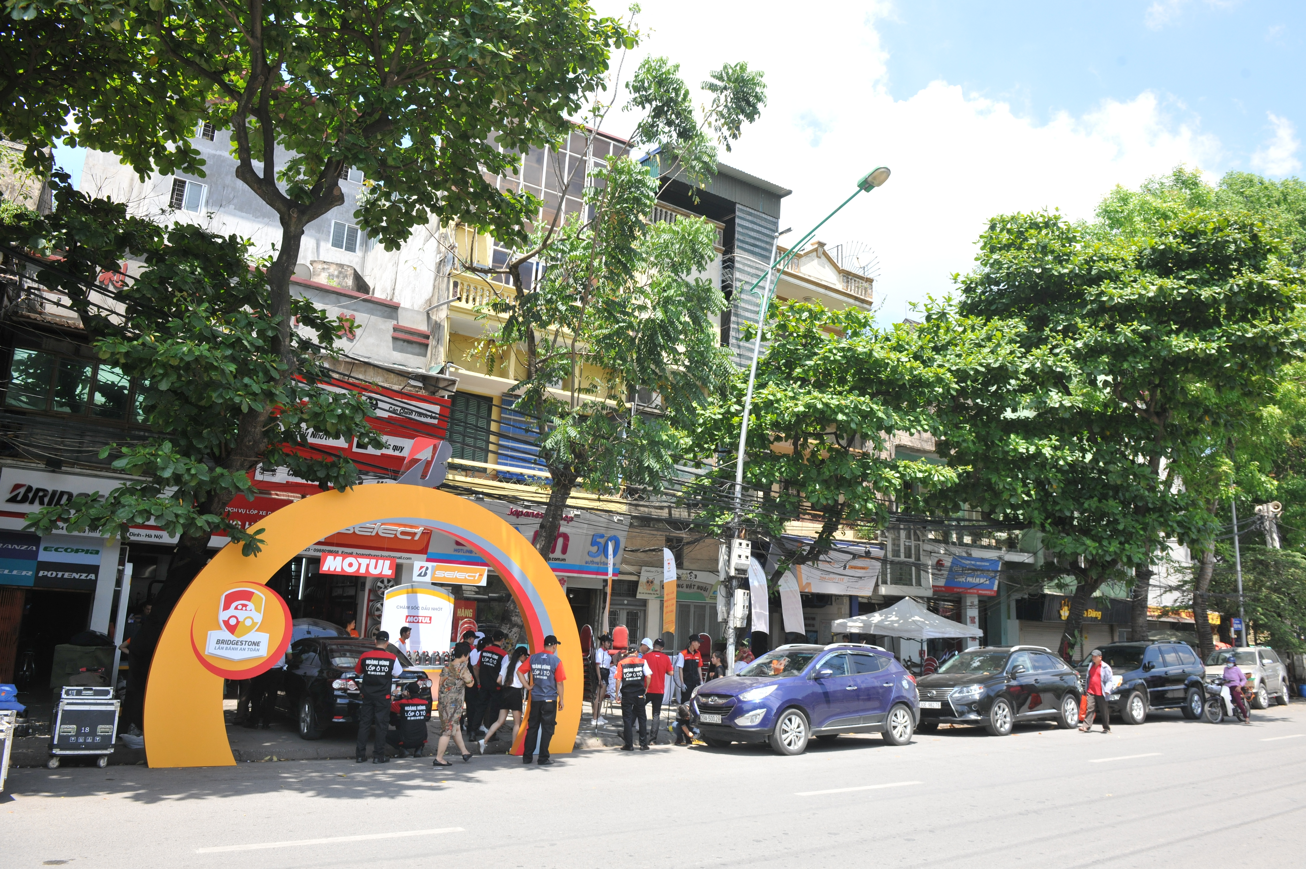 Bridgestone tổ chức chăm sóc lốp tại Hà Nội